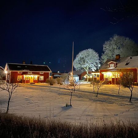 Aeventyrsgardens Vandrarhem, Kinnekulle Kallby Exterior photo