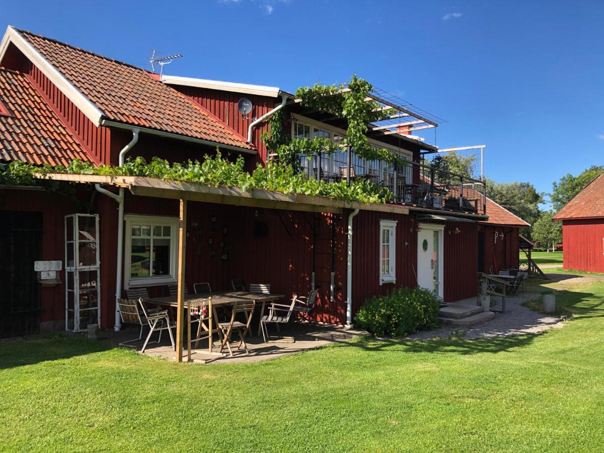 Aeventyrsgardens Vandrarhem, Kinnekulle Kallby Exterior photo