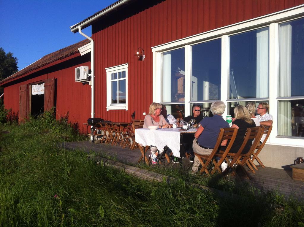 Aeventyrsgardens Vandrarhem, Kinnekulle Kallby Exterior photo