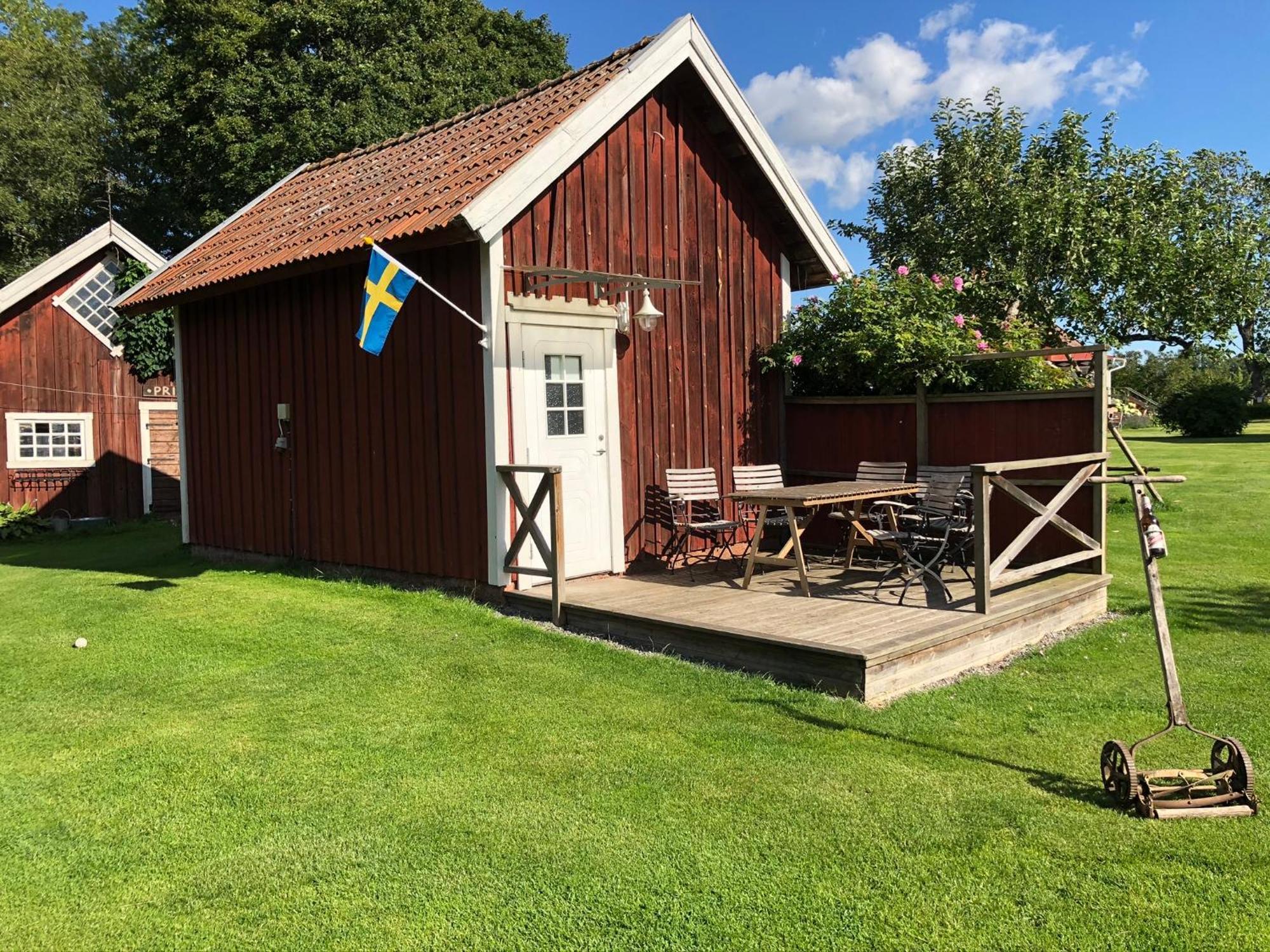 Aeventyrsgardens Vandrarhem, Kinnekulle Kallby Exterior photo