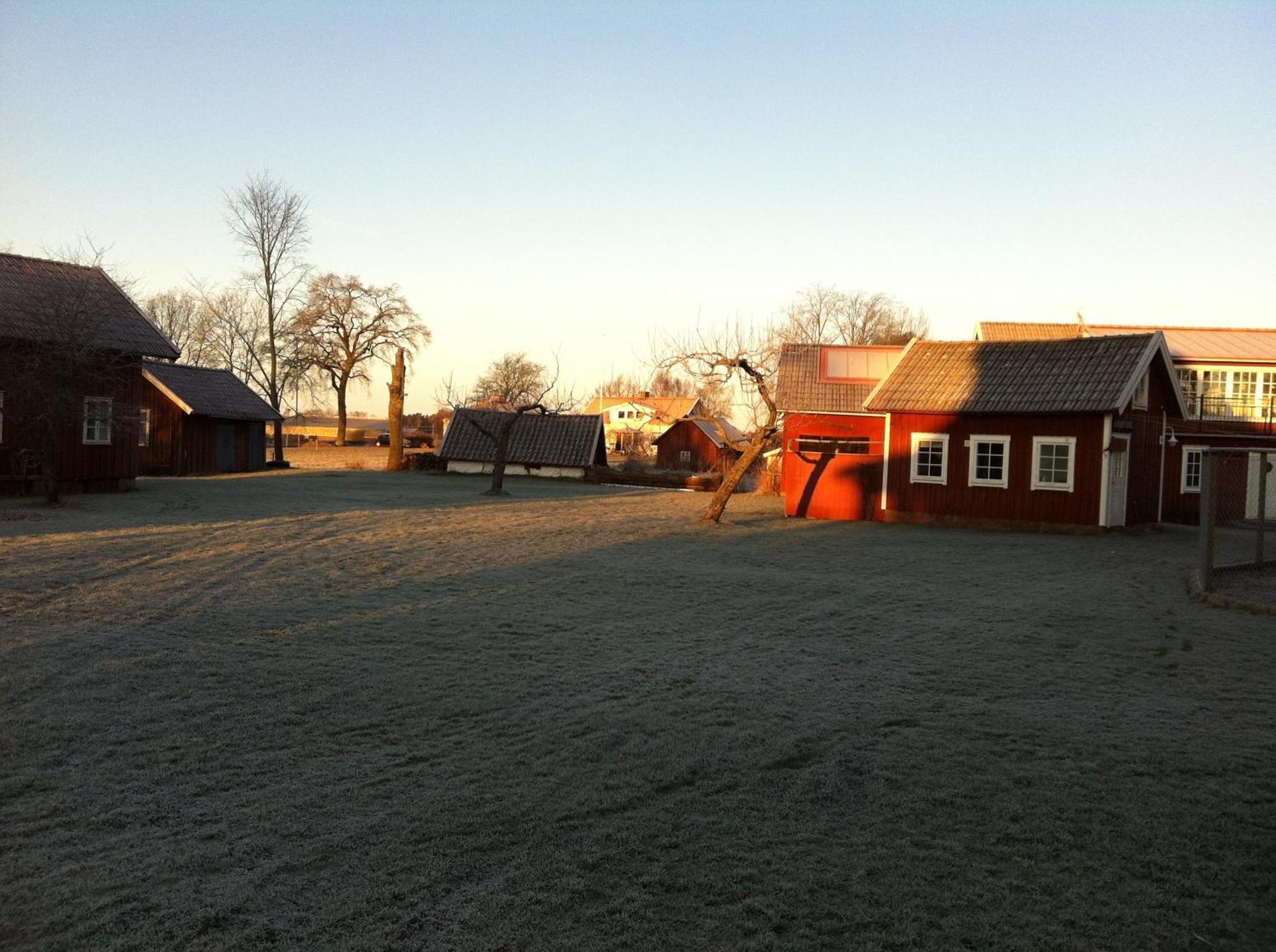 Aeventyrsgardens Vandrarhem, Kinnekulle Kallby Exterior photo