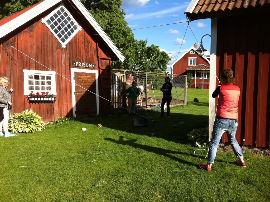 Aeventyrsgardens Vandrarhem, Kinnekulle Kallby Exterior photo