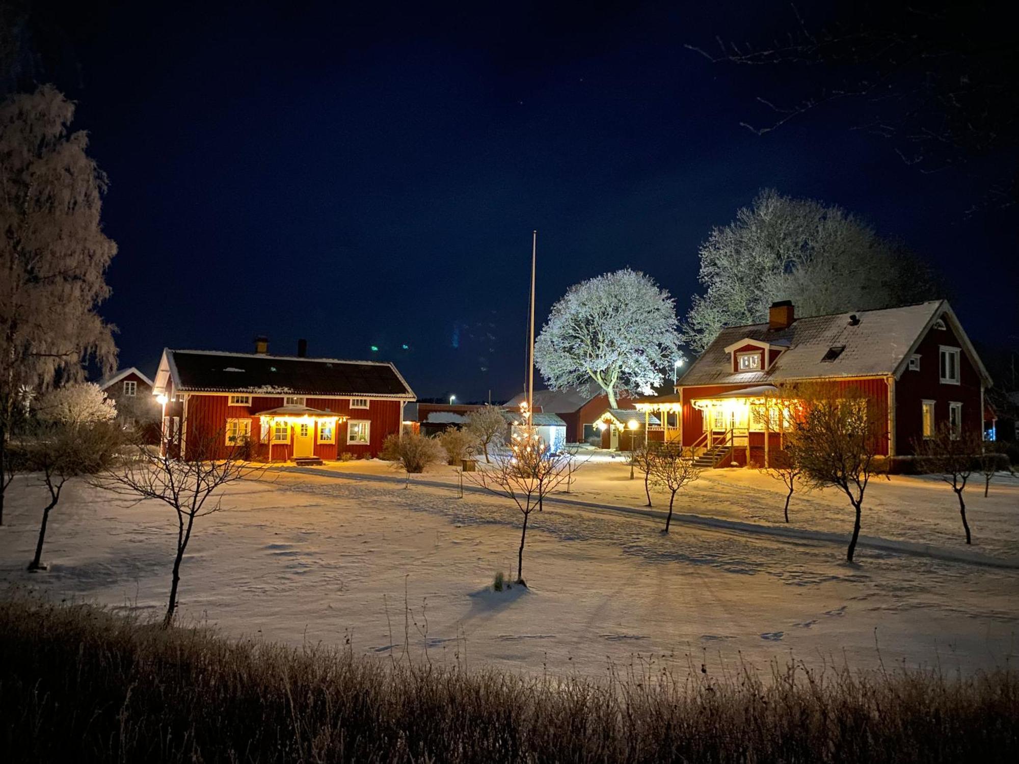 Aeventyrsgardens Vandrarhem, Kinnekulle Kallby Exterior photo