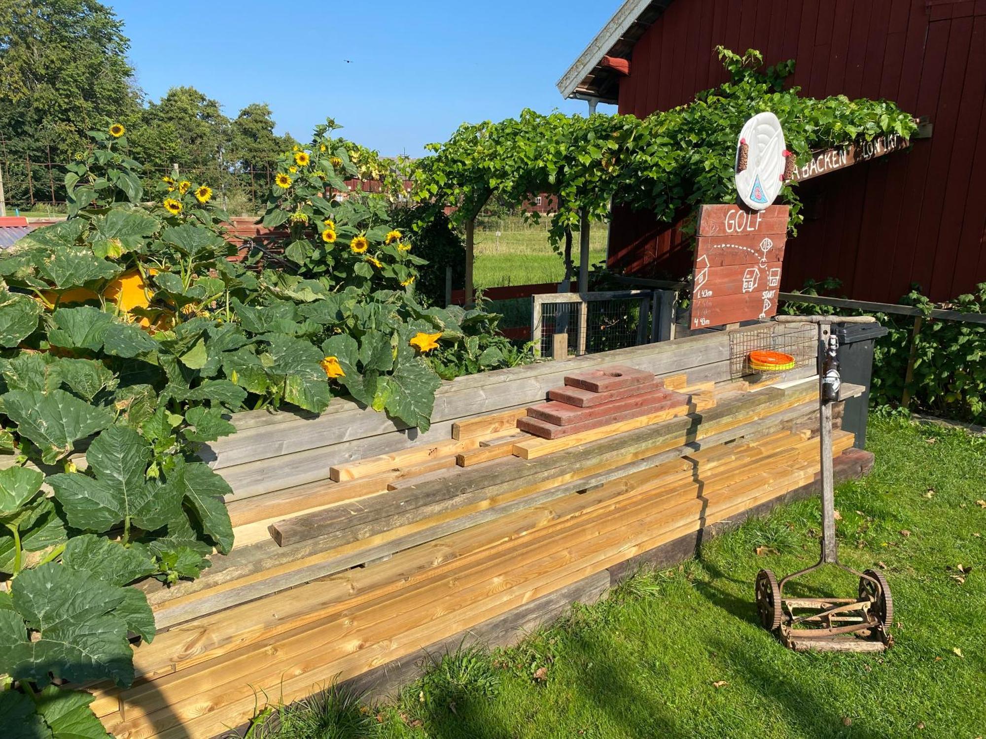 Aeventyrsgardens Vandrarhem, Kinnekulle Kallby Exterior photo
