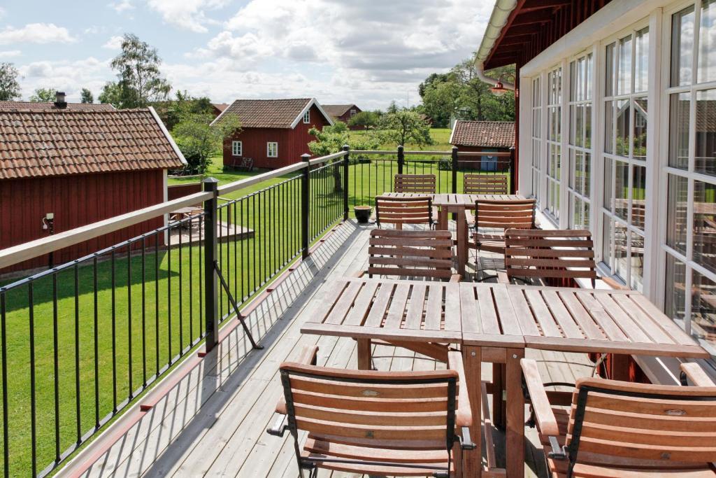 Aeventyrsgardens Vandrarhem, Kinnekulle Kallby Exterior photo