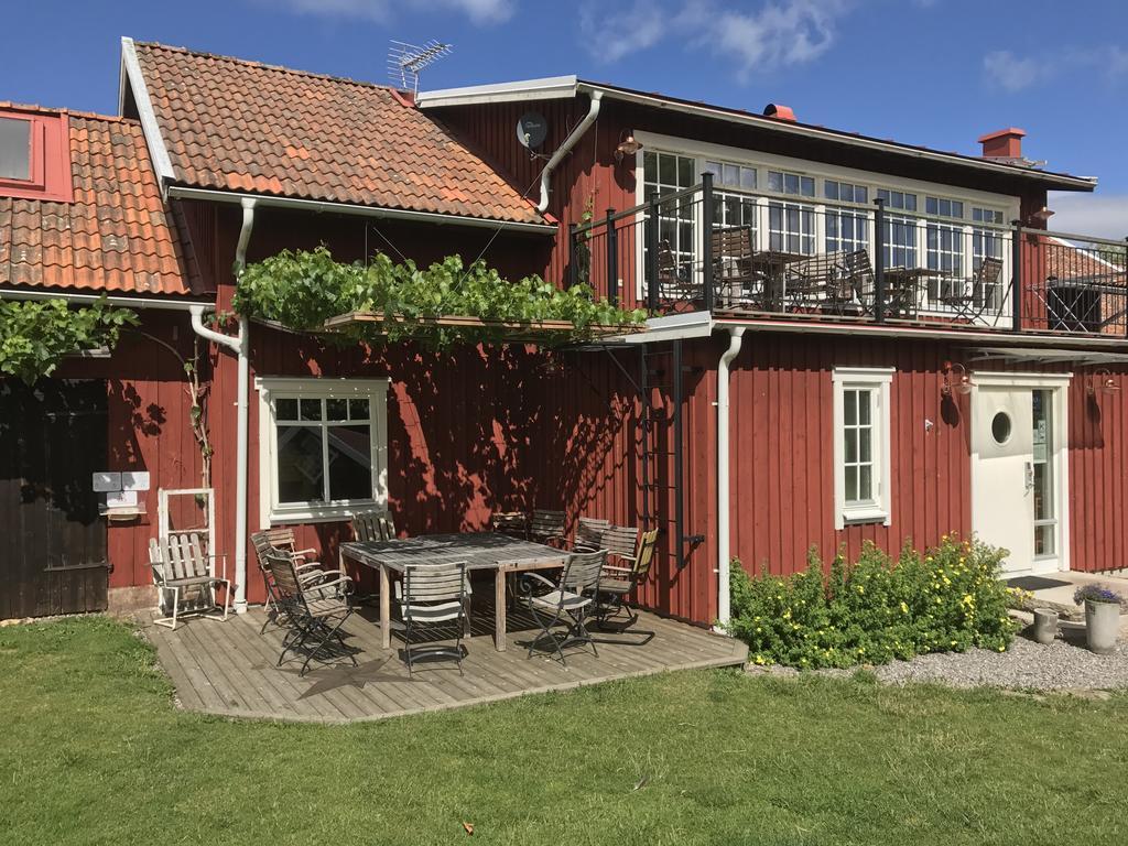 Aeventyrsgardens Vandrarhem, Kinnekulle Kallby Exterior photo