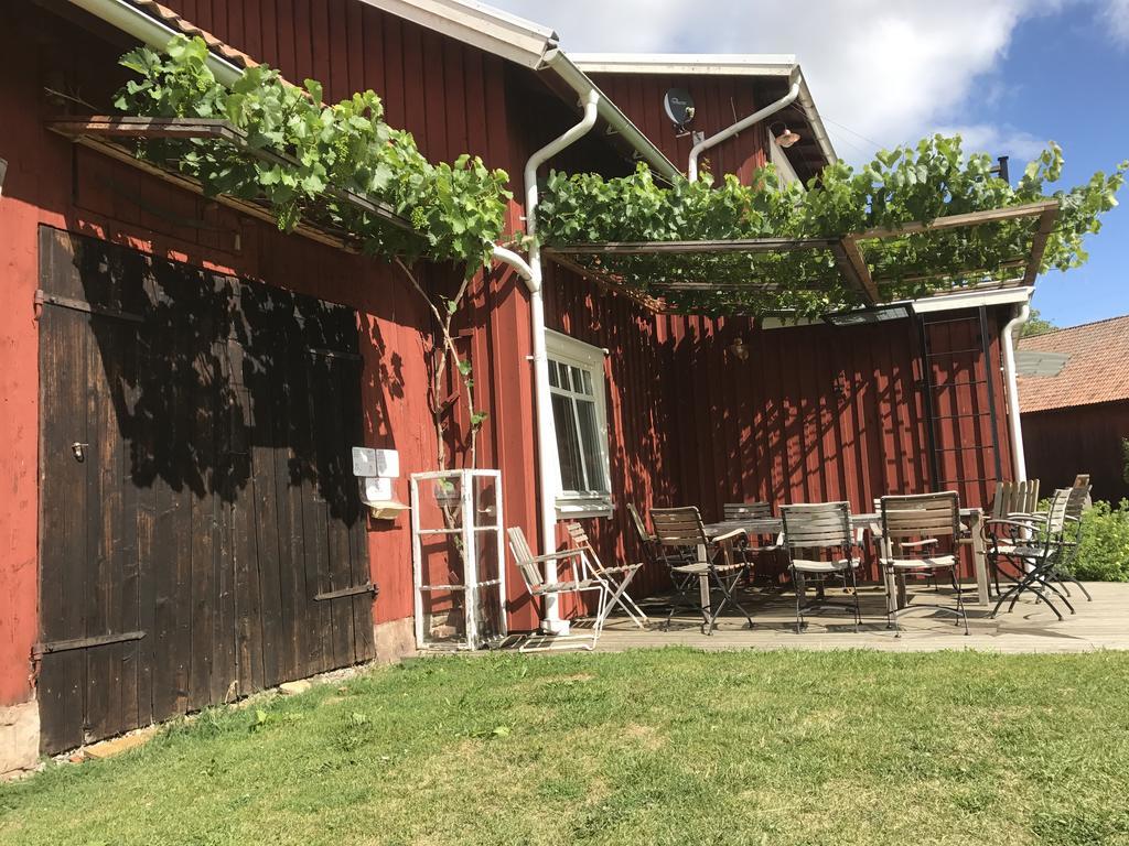 Aeventyrsgardens Vandrarhem, Kinnekulle Kallby Exterior photo